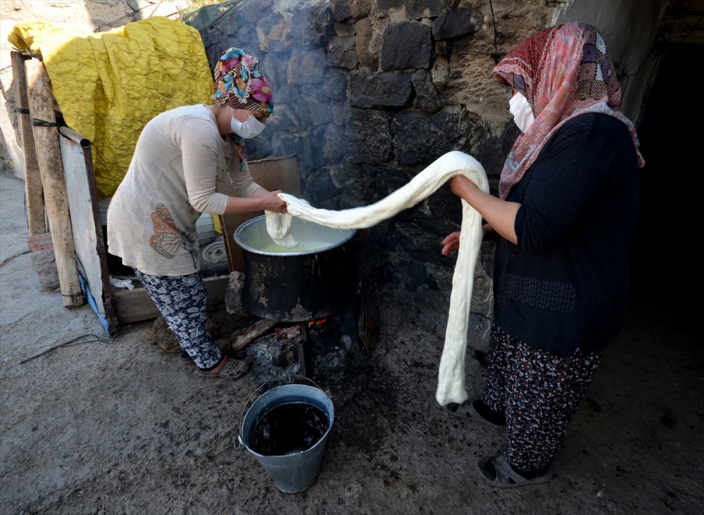 Kars'ın Asırlık Lezzeti 'Çeçil Peyniri'