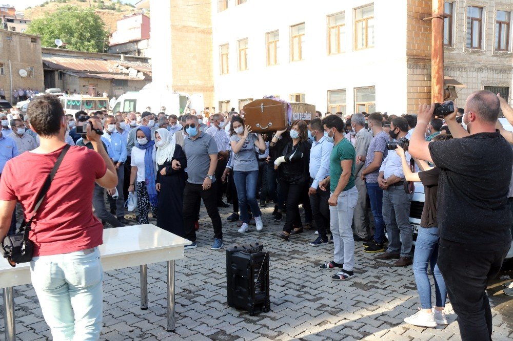 Pınar Gültekin Son Yolculuğuna Uğurlandı