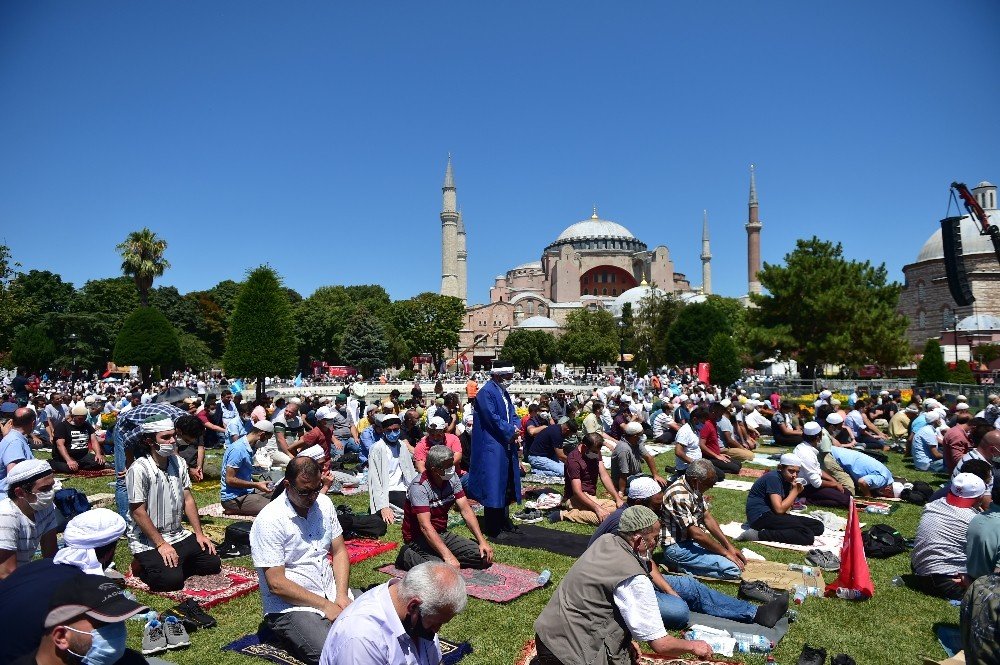 Ayasofya’da 86 Yıl Sonra İlk Namaz