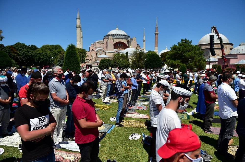 Ayasofya’da 86 Yıl Sonra İlk Namaz