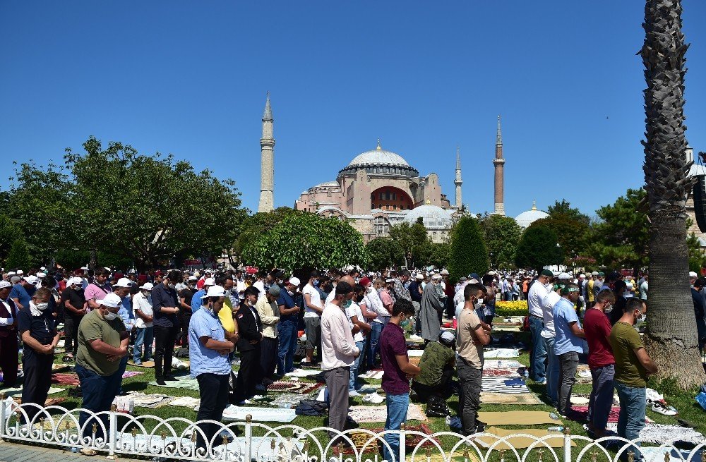 Ayasofya’da 86 Yıl Sonra İlk Namaz