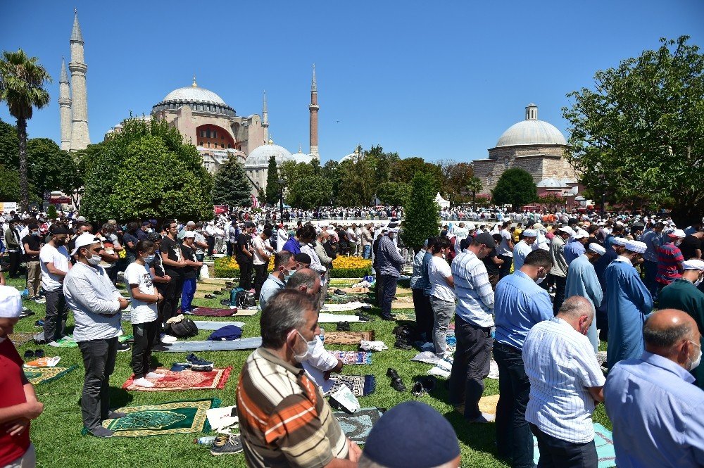 Ayasofya’da 86 Yıl Sonra İlk Namaz