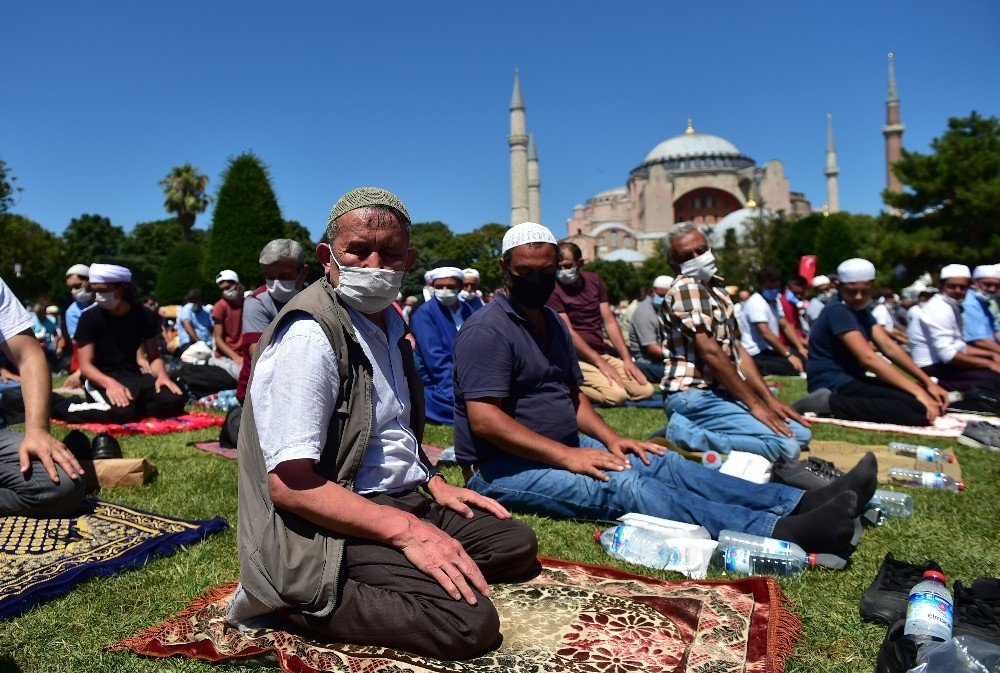 Ayasofya’da 86 Yıl Sonra İlk Namaz