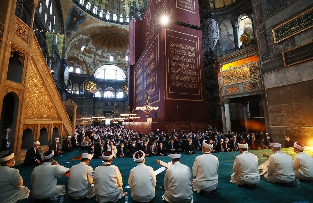 Ayasofya’da 86 Yıl Sonra İlk Namaz