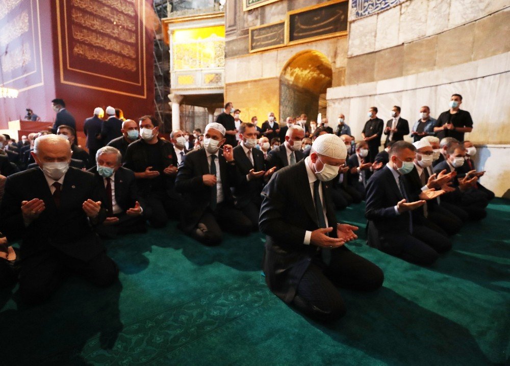 Ayasofya’da 86 Yıl Sonra İlk Namaz