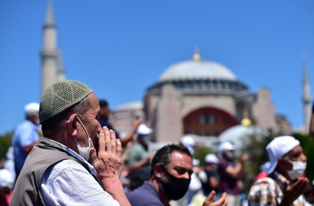 Ayasofya’da 86 Yıl Sonra İlk Namaz