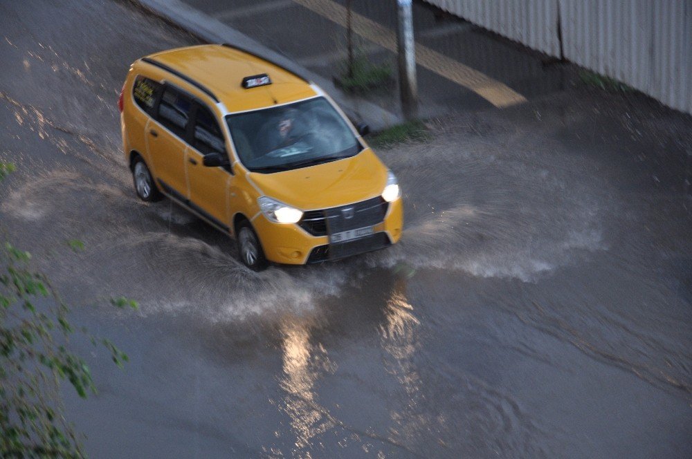 Kars'ta Şiddetli Sağanak Yağış