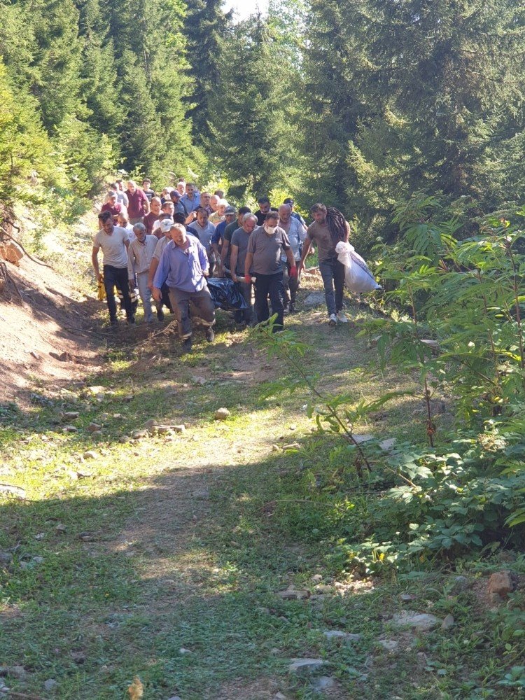 Artvin’de Uçuruma Düşen Kadın Hayatını Kaybetti