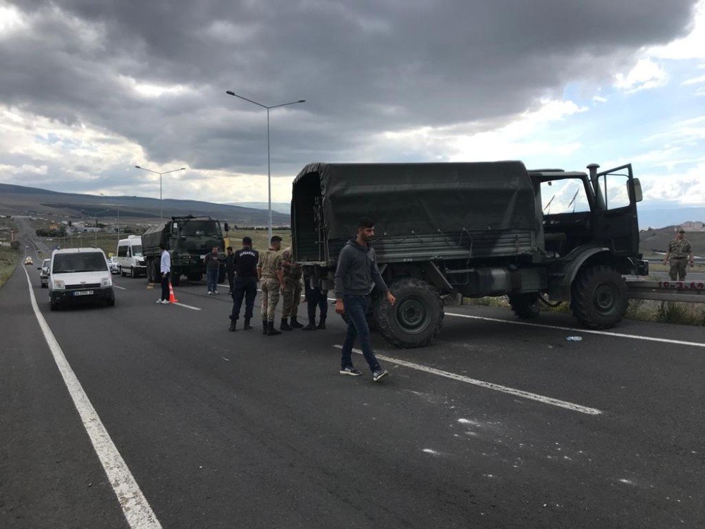 Ardahan’da Askeri Araç Kaza Yaptı