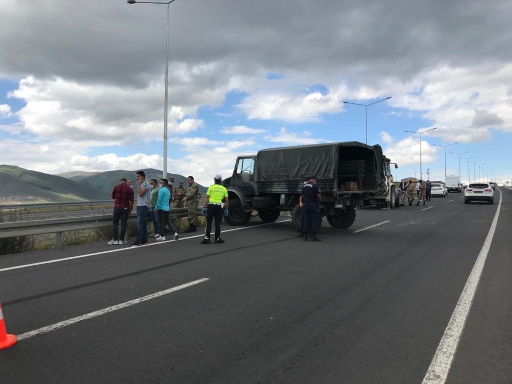 Ardahan’da Askeri Araç Kaza Yaptı