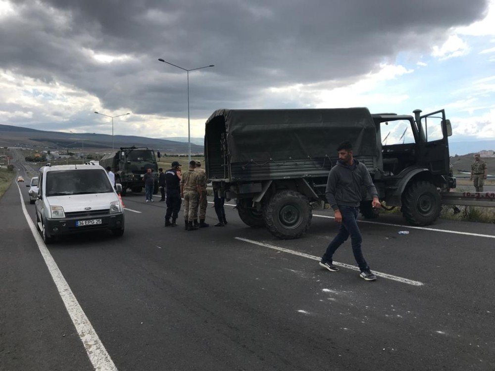 Ardahan’da Askeri Araç Kaza Yaptı