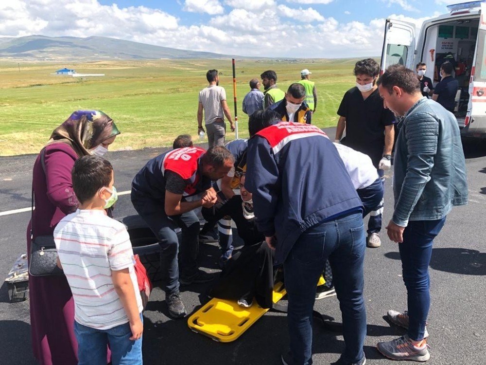 Ardahan’da Trafik Kazası: 8 Yaralı