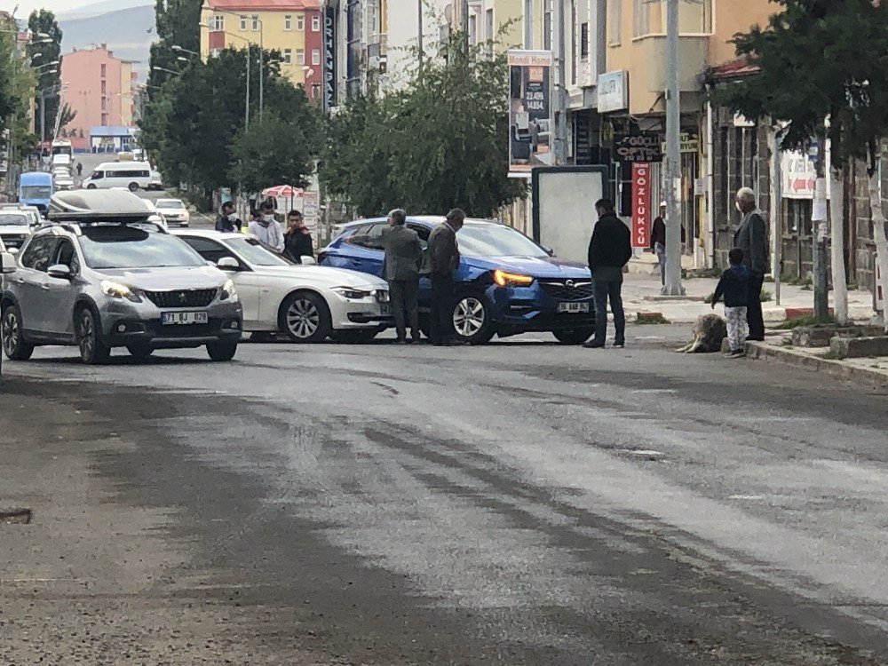 Kars’ta Maddi Hasarlı Trafik Kazası