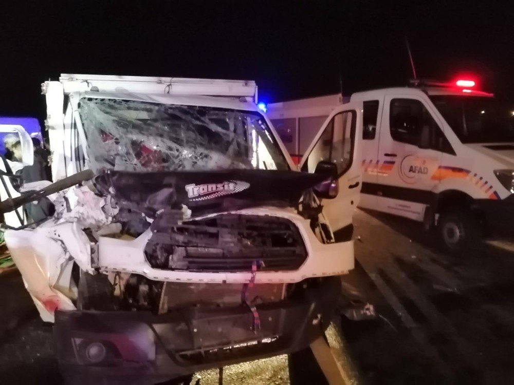 Kars’ta Trafik Kazası: 3 Yaralı