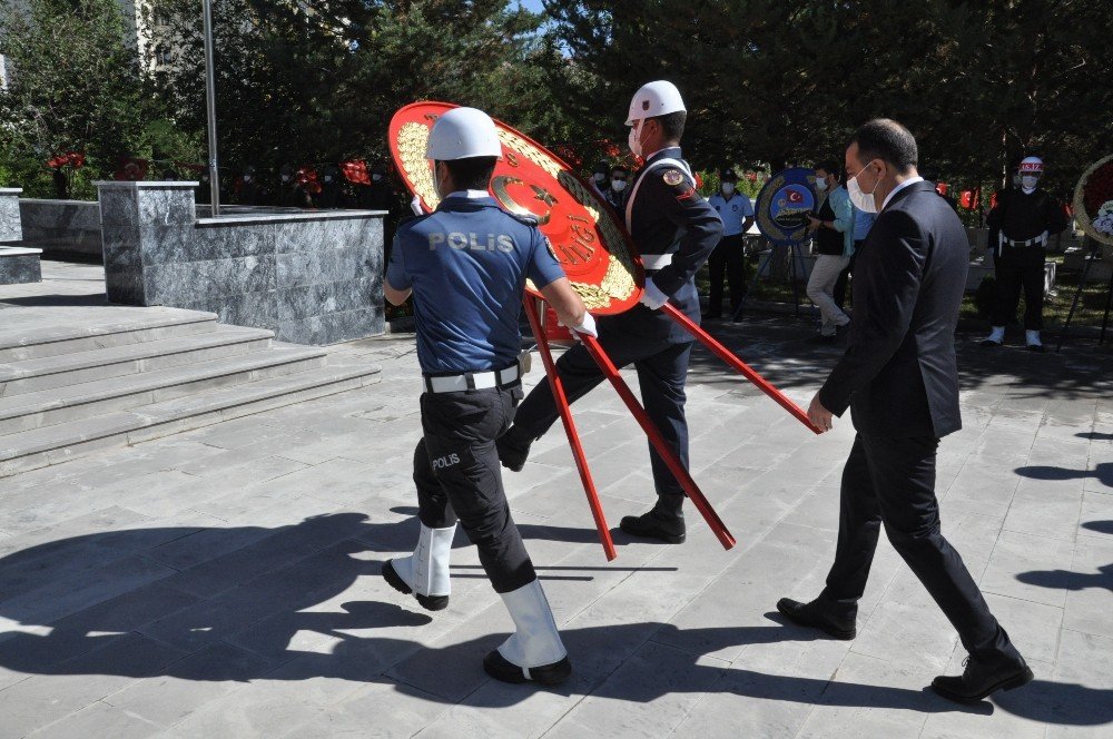 Kars’ta 'Zafer Bayramı' Kutlamaları