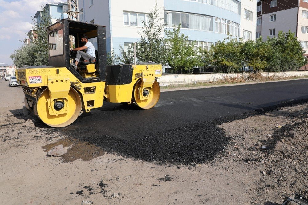 Yol ve Kaldırım Çalışmaları Devam Ediyor