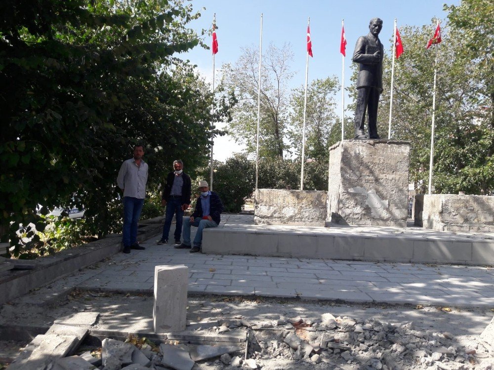 Arpaçay 'Cumhuriyet Meydanı’ Yenileniyor