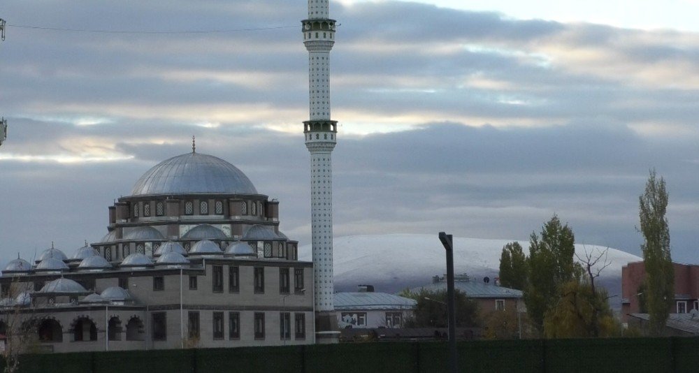 Kars’ta Dağlar Beyaza Büründü