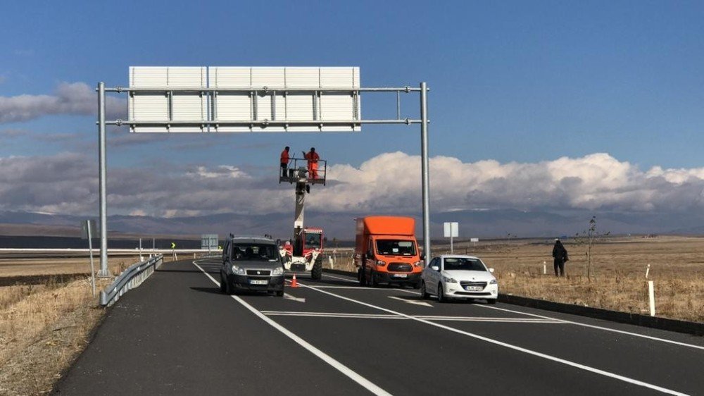 Karakurt Horasan Yolu Trafiğe Açıldı