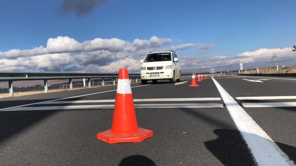 Karakurt Horasan Yolu Trafiğe Açıldı