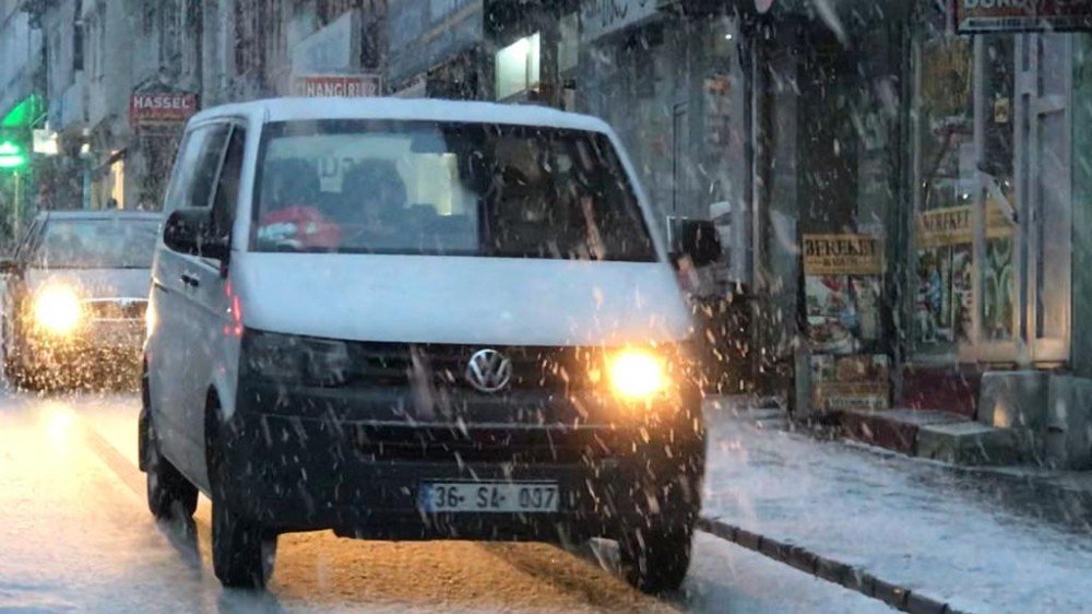 Sarıkamış’ta Kar Yağışı Başladı