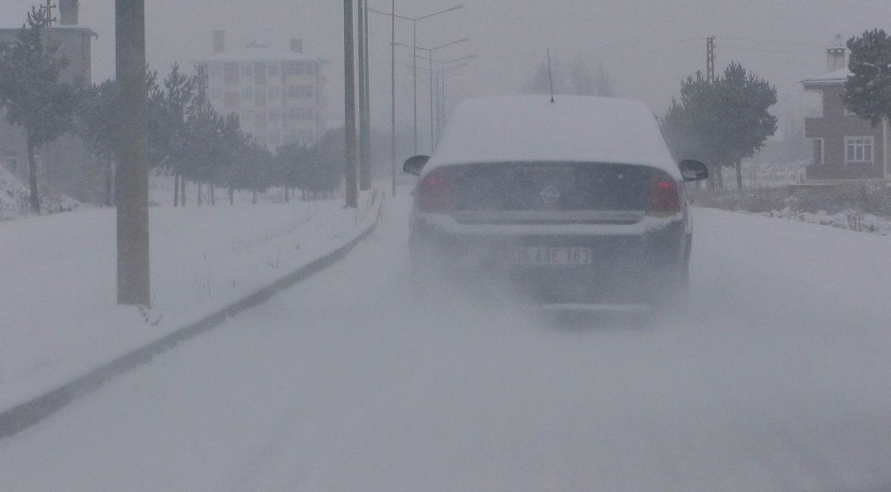 Kars’ta Kar Yağışı Etkili Oluyor