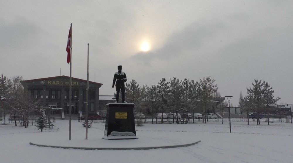 Kars’ta Kar Yağışı Etkili Oluyor