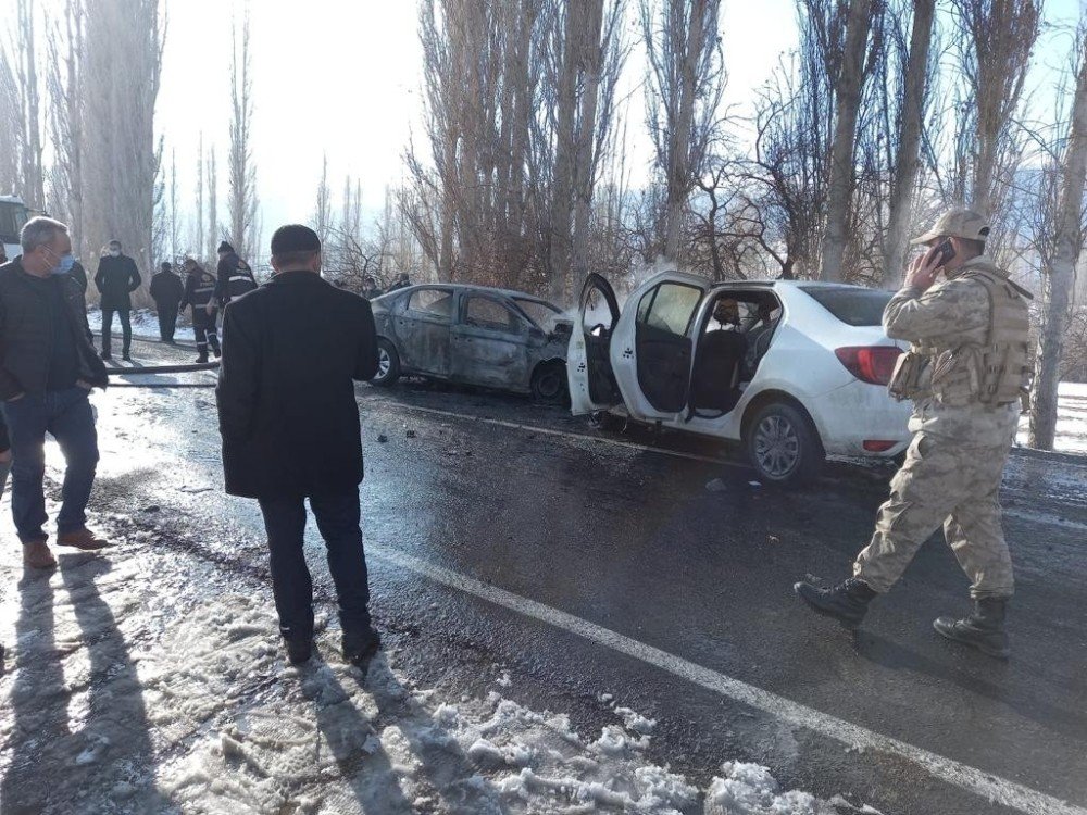 Kars’ta Kaza Sonucu Alev Alan Otomobil Patladı