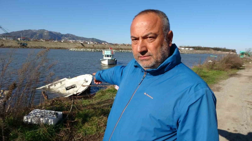 Ordu’da Denizdeki Fırtına Hayatı Felç Etti: Dalgalar Evlere Zarar Verdi, Balıkçı Teknesi Parçalandı
