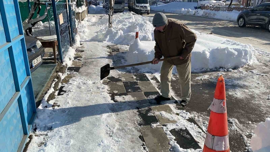 Bolu’da Yollar Buz Tuttu, Vatandaşlar Zor Anlar Yaşadı