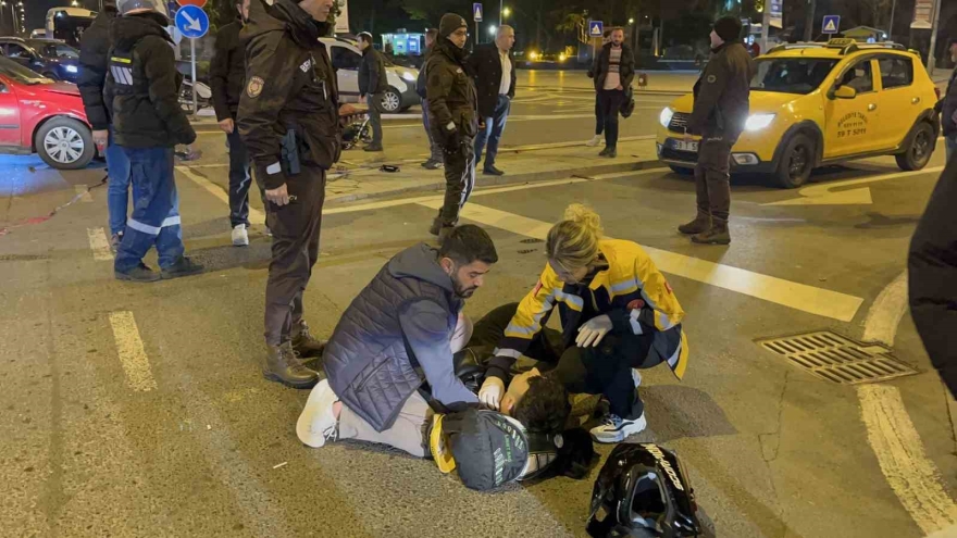 Çarpıştığı Arabanın Üzerinden Takla Attı: O Anlar Kamerada