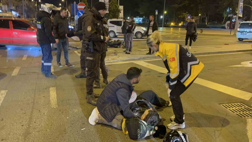 Çarpıştığı Arabanın Üzerinden Takla Attı: O Anlar Kamerada