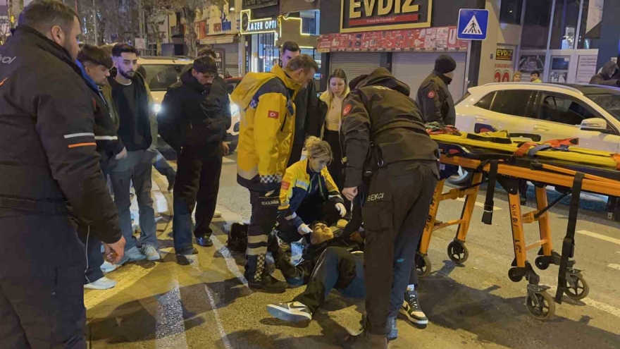 Çarpıştığı Arabanın Üzerinden Takla Attı: O Anlar Kamerada