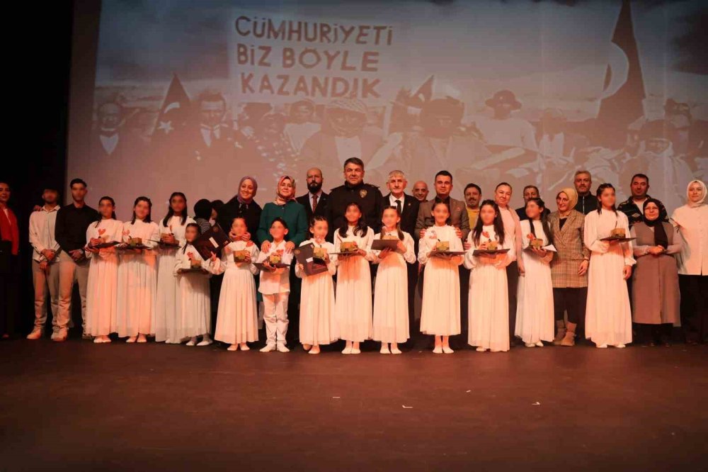 Duygulandıran Performans.. 'Harman Yeri 1915' Erzurum’da Sahnelendi