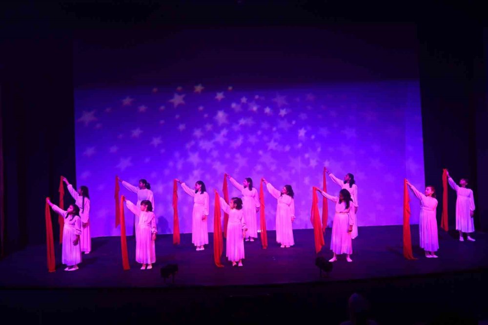 Duygulandıran Performans.. 'Harman Yeri 1915' Erzurum’da Sahnelendi