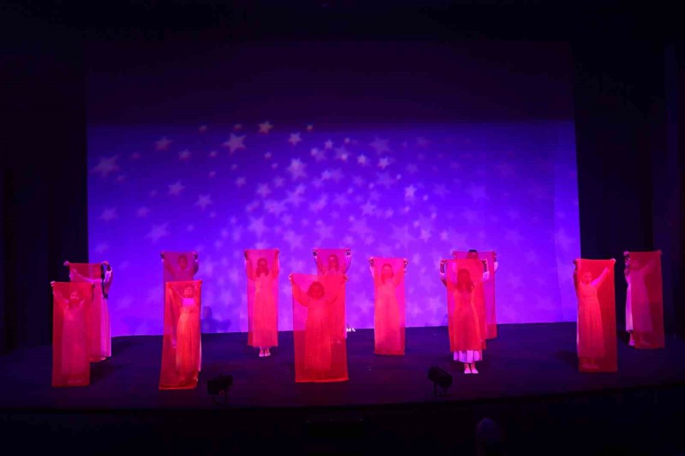 Duygulandıran Performans.. 'Harman Yeri 1915' Erzurum’da Sahnelendi