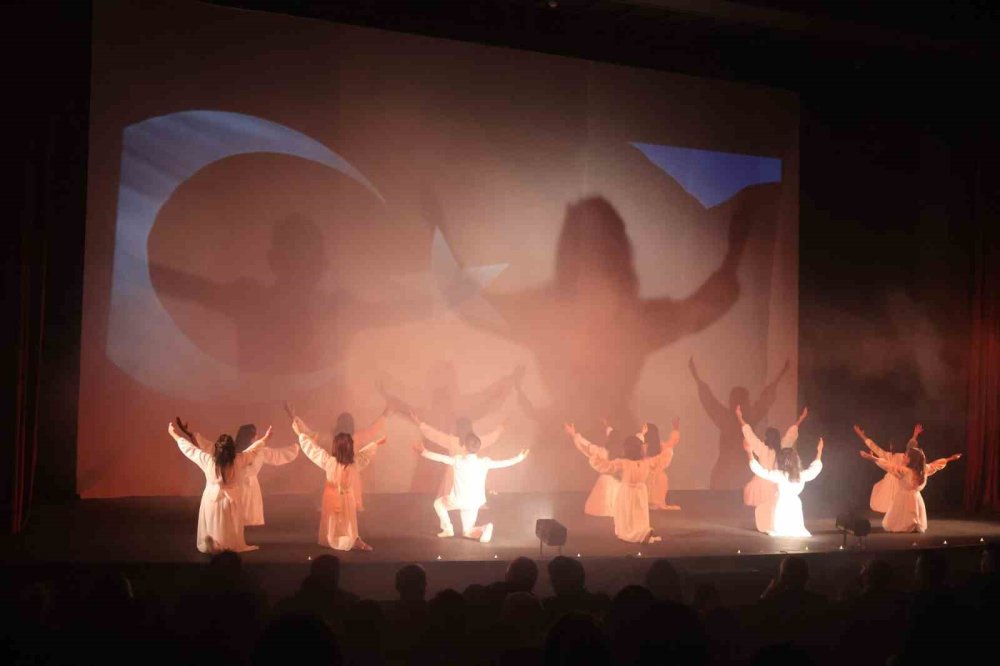 Duygulandıran Performans.. 'Harman Yeri 1915' Erzurum’da Sahnelendi