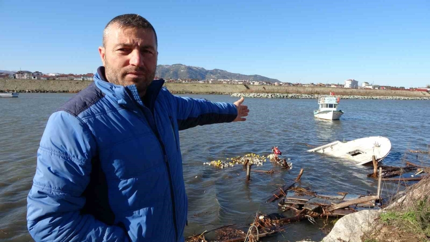 Ordu’da Denizdeki Fırtına Hayatı Felç Etti: Dalgalar Evlere Zarar Verdi, Balıkçı Teknesi Parçalandı