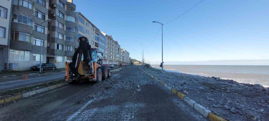 Kastamonu’da Dev Dalgalar Sahillere Zarar Verdi