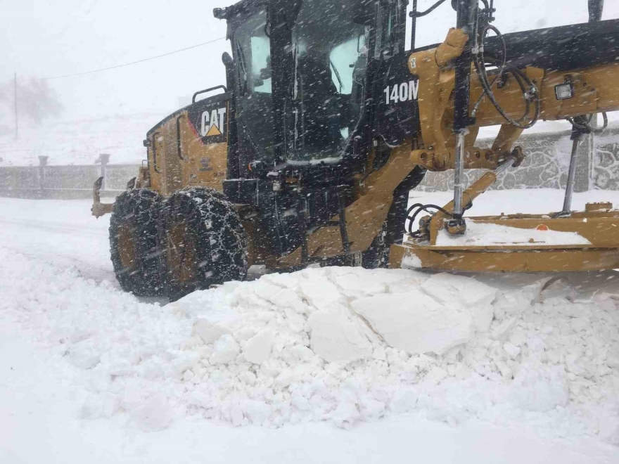Gercüş’te Kardan Kapanan 45 Köy Yolu Ulaşıma Açıldı