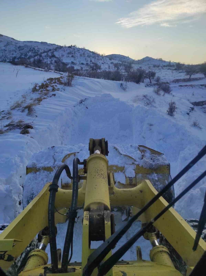 Gercüş’te Kardan Kapanan 45 Köy Yolu Ulaşıma Açıldı