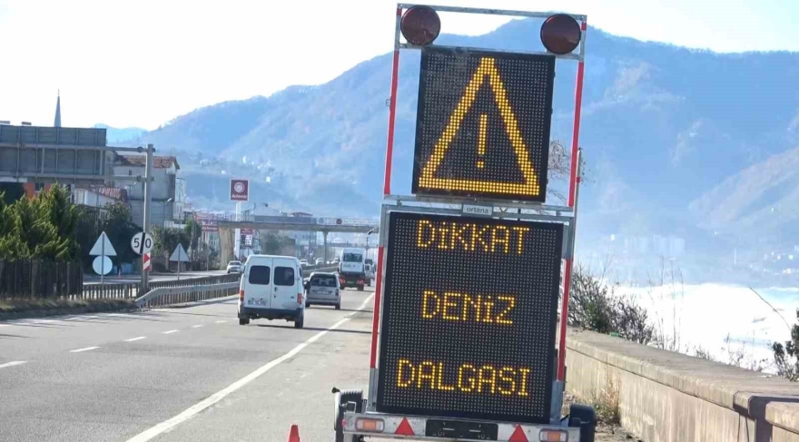 Karadeniz Sahil Yolu’nda Dalga Ve Fırtına Alarmı