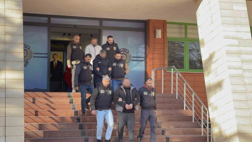 Ellerinde Beyzbol Sopası Yüzlerinde Kar Maskesiyle Gece Yarısı Vatandaşa Kabusu Yaşattılar