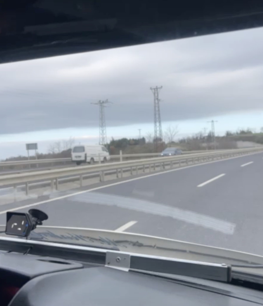 İ̇stanbul Havalimanı Yolunda Ters Yönde Giden Araç Kamerada