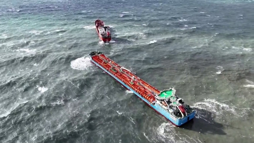 İ̇stanbul’da İki Tanker Acil Durum Çağrısında Bulundu, Gemiler Havadan Görüntülendi