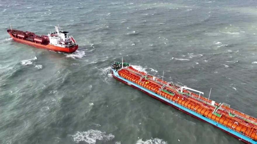 İ̇stanbul’da İki Tanker Acil Durum Çağrısında Bulundu, Gemiler Havadan Görüntülendi