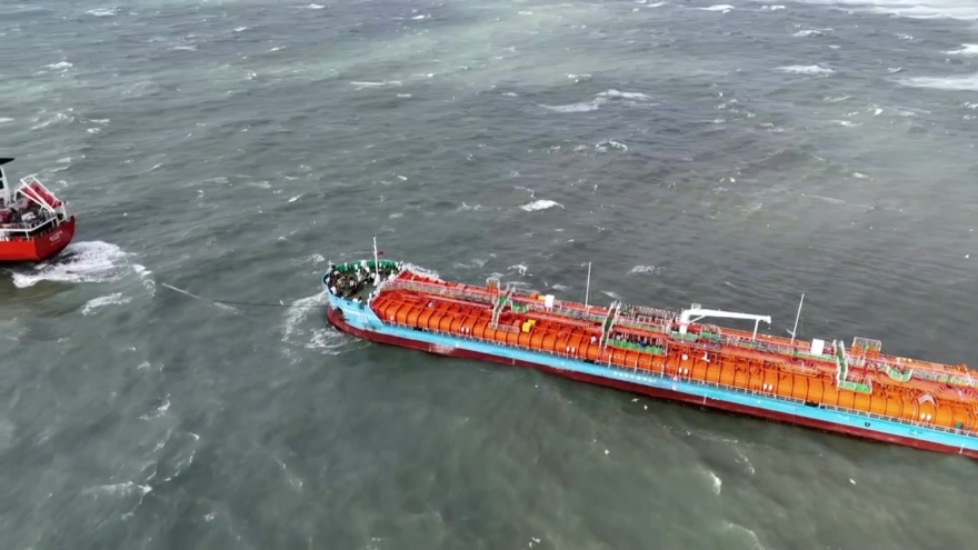 İ̇stanbul’da İki Tanker Acil Durum Çağrısında Bulundu, Gemiler Havadan Görüntülendi