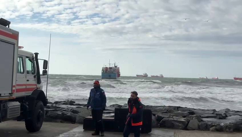 İ̇stanbul’da İki Tanker Acil Durum Çağrısında Bulundu, Gemiler Havadan Görüntülendi