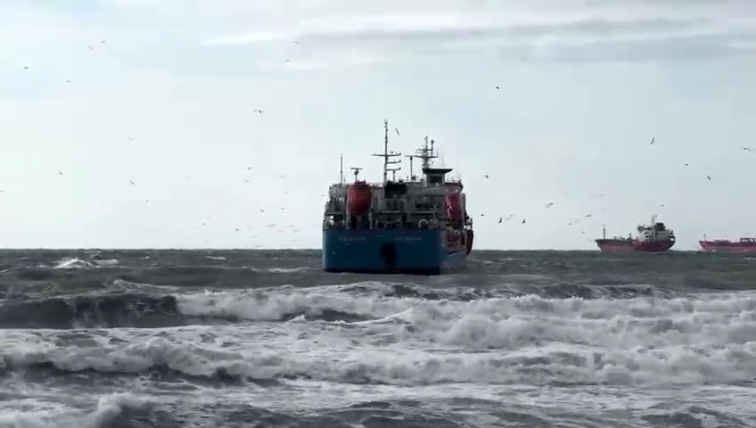 İ̇stanbul’da İki Tanker Acil Durum Çağrısında Bulundu, Gemiler Havadan Görüntülendi
