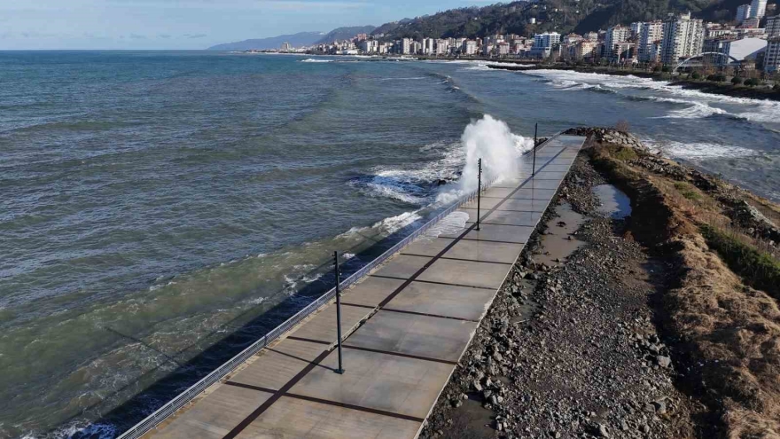 Karadeniz’de Dalgalar Havadan Görüntülendi